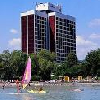 Trzygwiazdkowy Hotel Marina Balatonfüred nad samym brzegiem jeziora, z widokiem na Balaton