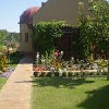 Przepiękny ogród eleganckiego hotelu czterogwiazdkowego - Hotel Wellness Meses Shiraz w Egerszalok