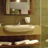 Hotel Zenit en Vonyarcvashegy - alojamiento poco costoso en Balaton - baño