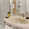 Gerenoveerd driesterren Ibis Centrum Hotel in het hartje van Boedapest - mooie badkamer van het hotel