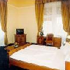 Elegancka sypialnia dwuosobowa w City Hotelu Unio, w śródmieściu Budapesztu