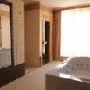 Apollo Thermal Hotel - pokój hotelowy z sauną i wanną z hydromasażem w Hajduszoboszlo Apollo Thermal Hotel - pokój hotelowy z sauną i wanną z hydromasażem w Hajduszoboszlo