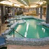 Бассейн с сюрпризом в велнес-отделении отеля Hotel Apollo  в г. Хайдусобосло