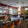 バラトン湖のパノラマの景色を望むHotel Azur Premiumレストラン