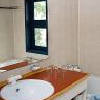 Cuarto de baño en el Club Tihany Bungalows en el Lago Balaton Cuarto de baño en el Club Tihany Bungalows en el Lago Balaton