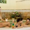 Jacuzzi en el Club Tihany Bungalows - hotel en el Lago Balaton Jacuzzi en el Club Tihany Bungalows - hotel en el Lago Balaton
