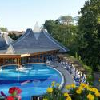 Pływalnia z wodą termalną w Hotelu Heviz Health Spa Resort w Heviz 