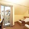 Hôtel Erzsebet Kiralyne - salle disponibe avec balcon avec réservation online dans le centre de Godollo