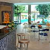 Wellness Wochenende Budapest . Bar des Schwimmbades im Holiday Beach Wellnesshotel Budapest