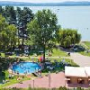 Vista panoramica sul lago dalle camere superiori dell'Hotel Club Tihany - albergo a 4 stelle a Tihany sulla riva del lago Balaton con spiaggia