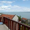 Habitacion de hotel con panoramica del lago Balaton, en el Echo Residence All Siute Luxurí Hotel en Tihany 