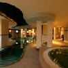 La piscina cubierta del Hotel Kikelet - centro de wellness en Pecs