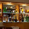 Drinkbar in het Hotel Six Inn met cocktail- en drankspecialiteiten in Boedapest, Hongarije