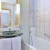 Higienyczna łazienka w Hotelu Ibis Budapeszt, tani nocleg na Węgrzech