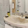 Cuarto de baño  renovado en el Hotel Ibis Centrum en el centro de Budapest Cuarto de baño  renovado en el Hotel Ibis Centrum en el centro de Budapest
