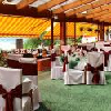 Restaurante elegante con vista panorámica al Danubio Hotel Silvanus