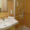 Cuarto de baño standard del hotel de bienestar Kecskemet Cuarto de baño standard del hotel de bienestar Kecskemet